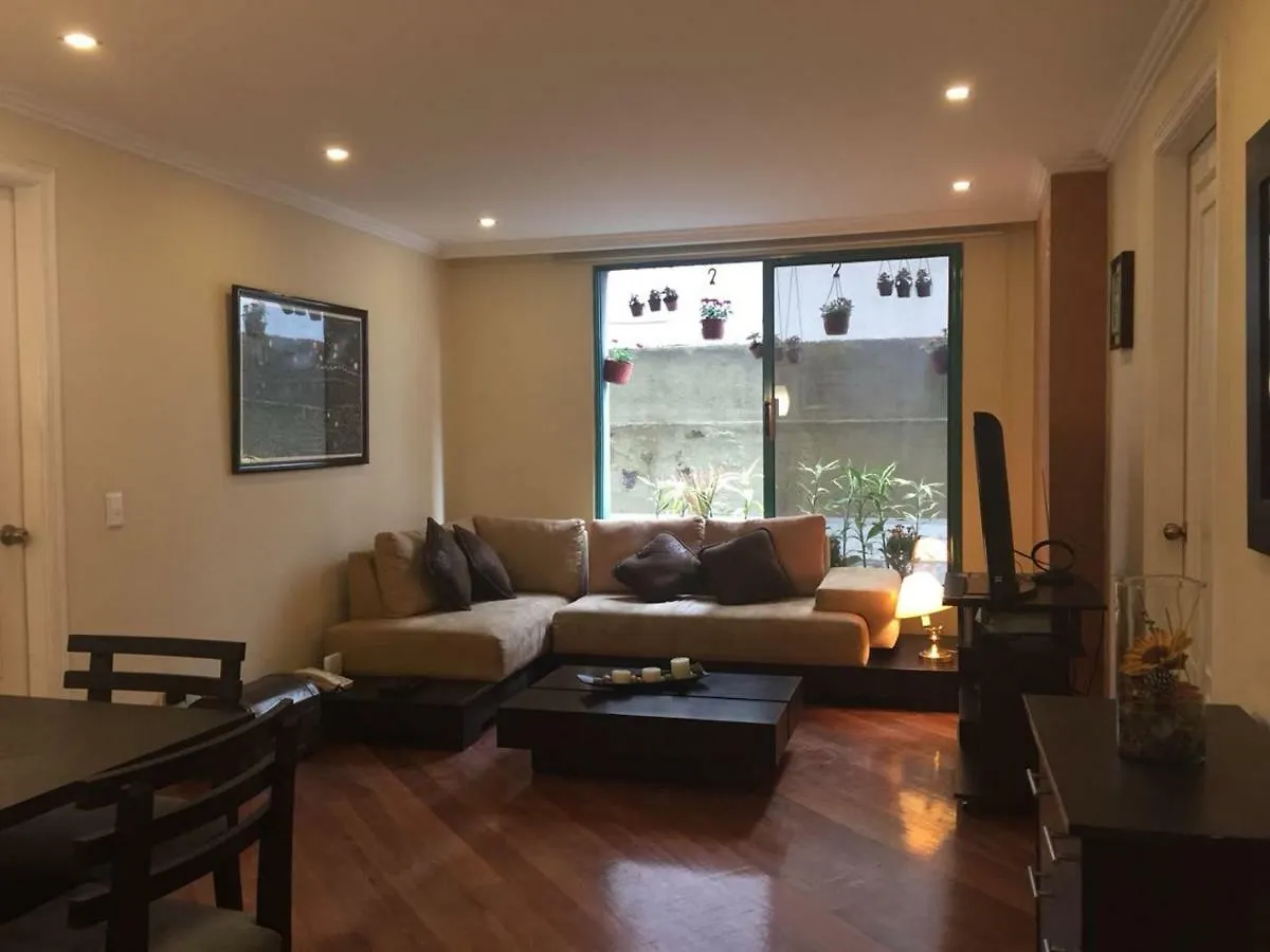 Fontana: Location + Pool Apartment Quito